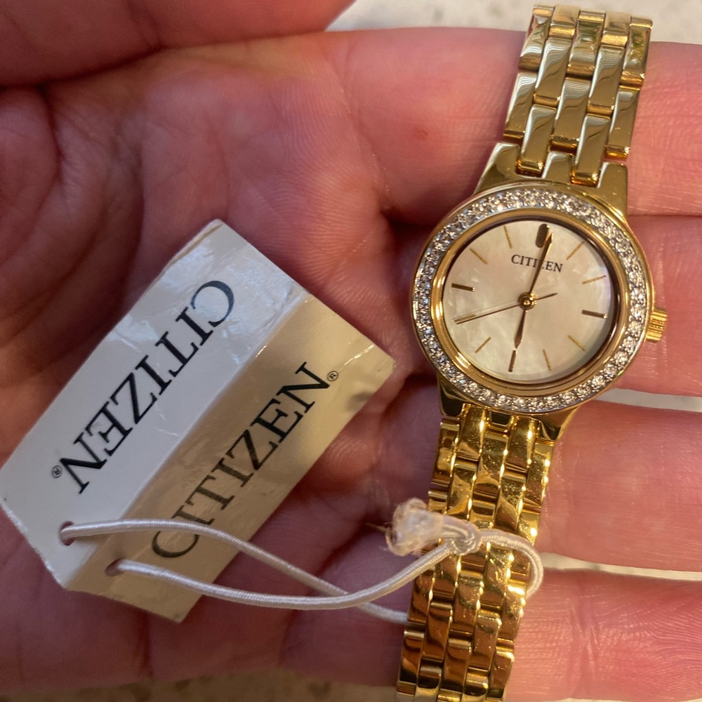 NEW✅ Citizen Women's Quartz Swarovski Accents Gold Tone Watch 23MM